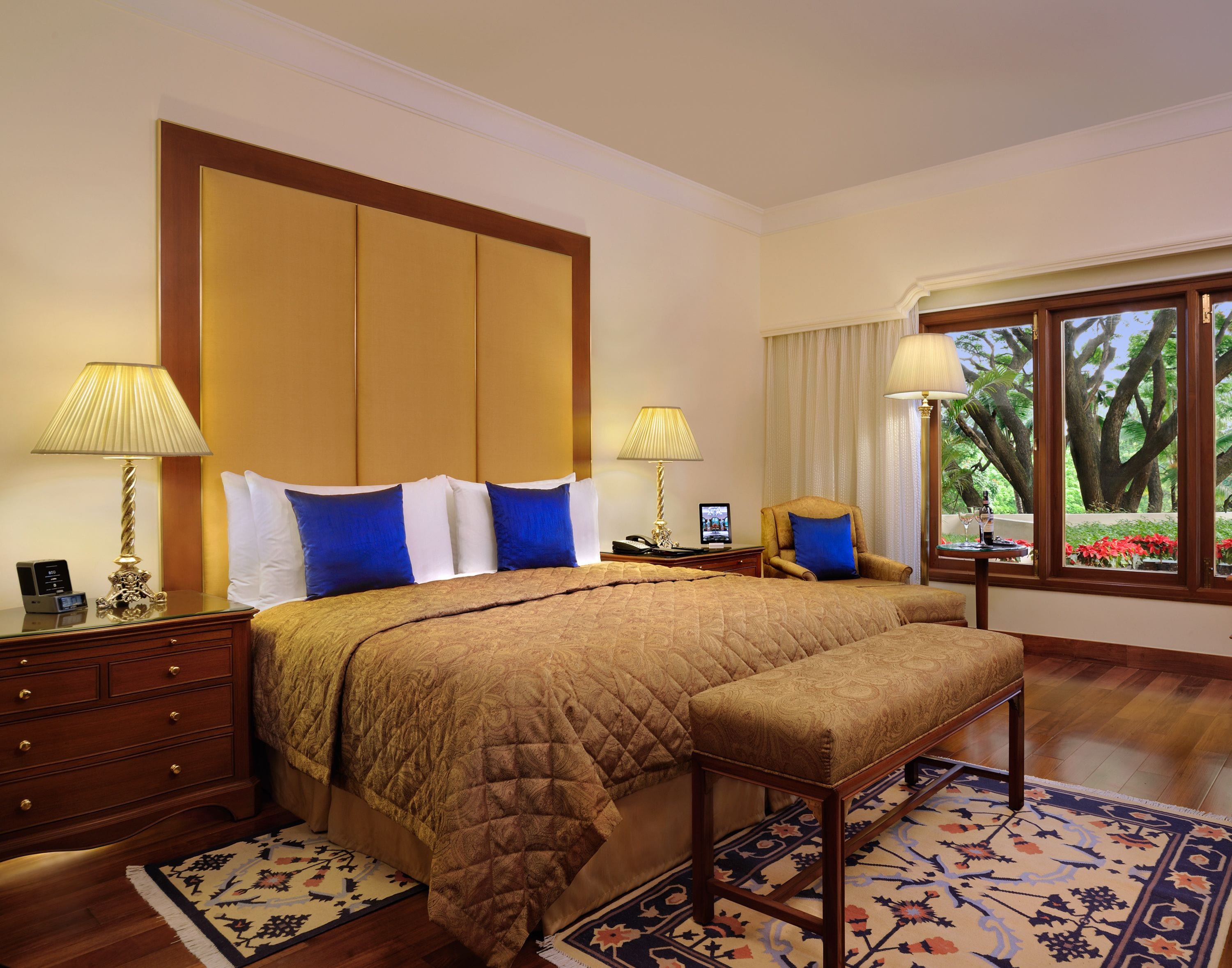 executive suite | 1 bedroom, premium bedding, minibar, in-room safe