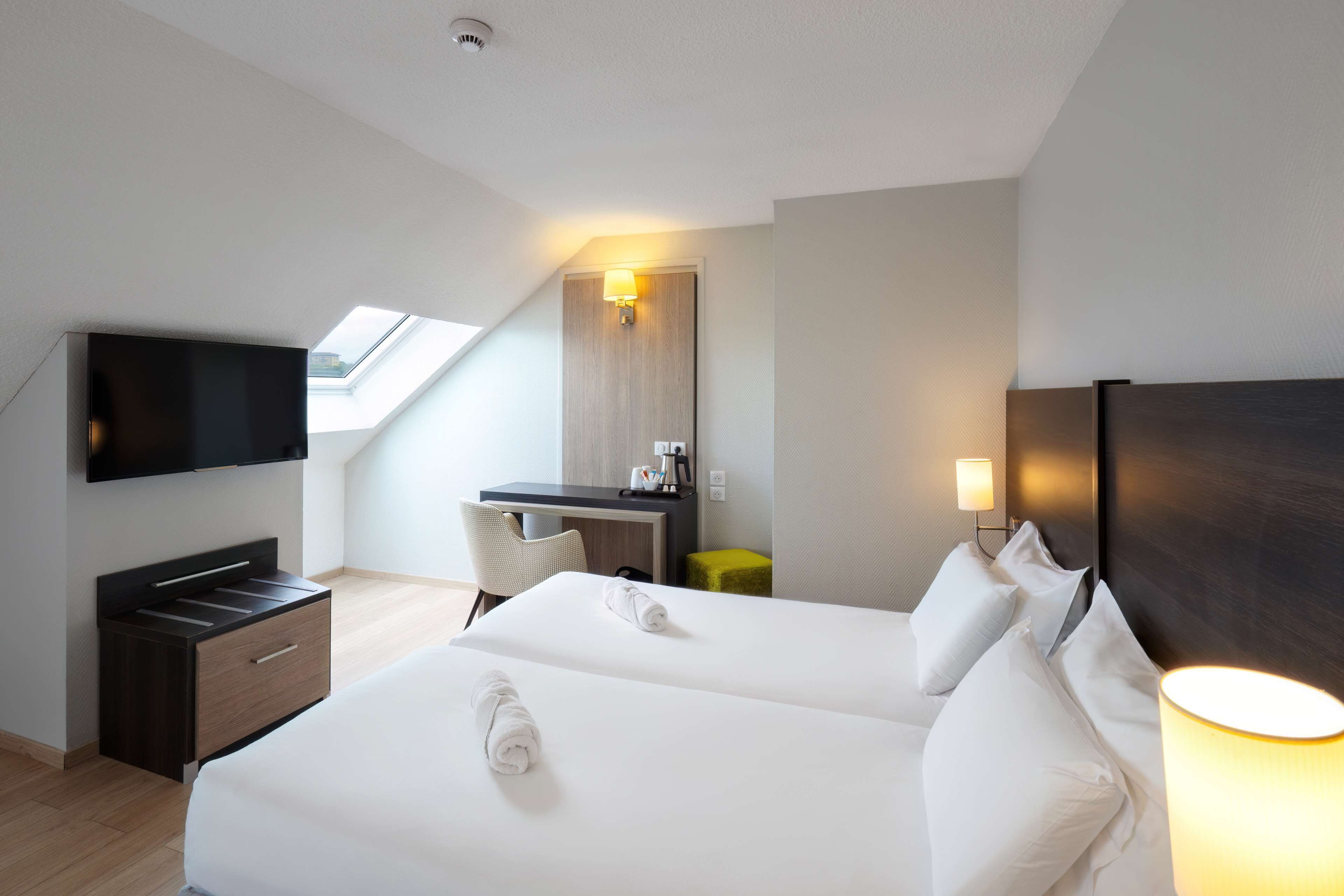 room, multiple beds | desk, soundproofing, free wifi, bed sheets