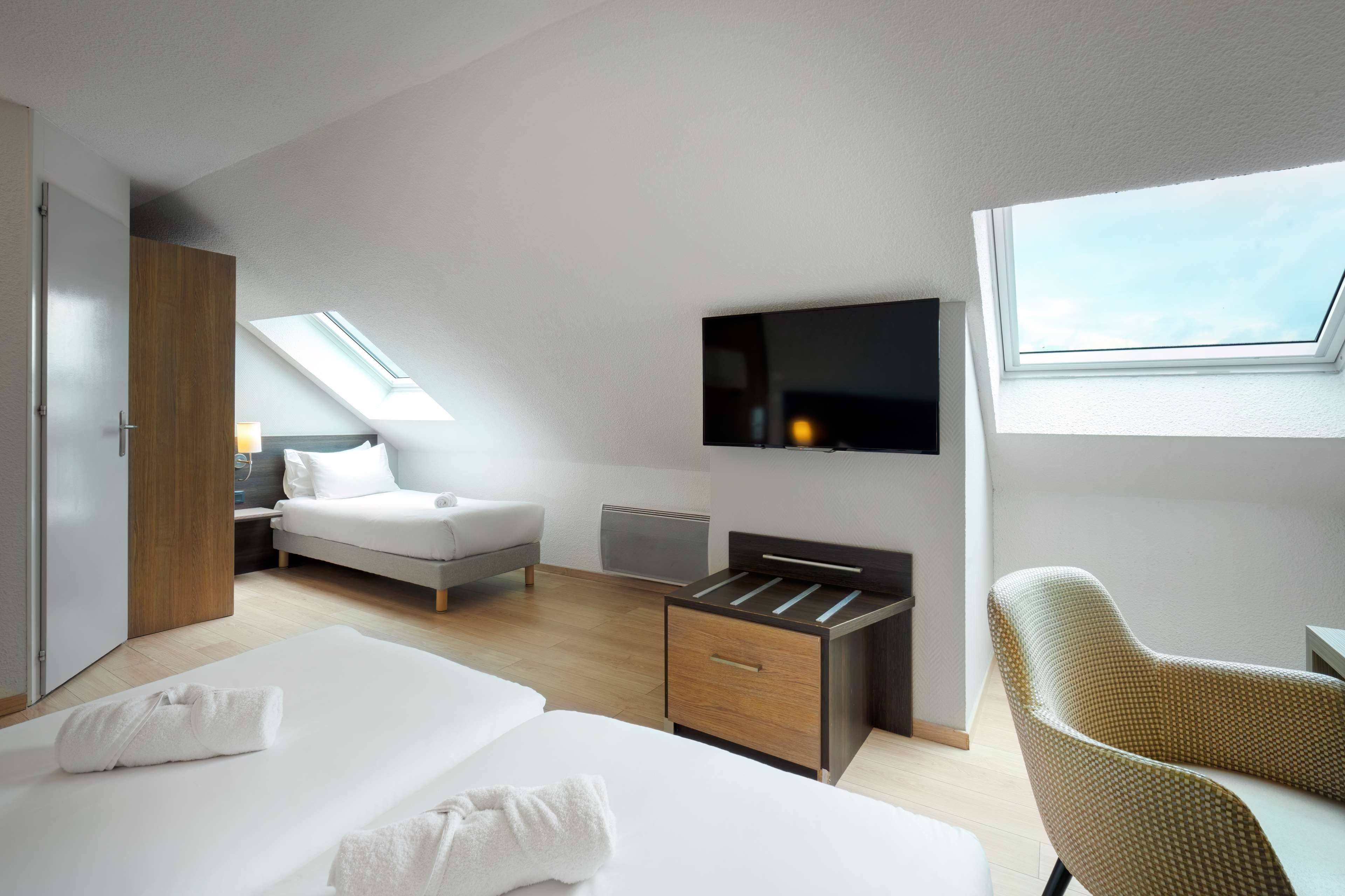 room, multiple beds | desk, soundproofing, free wifi, bed sheets