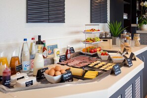 Päivittäinen buffetaamiainen maksusta