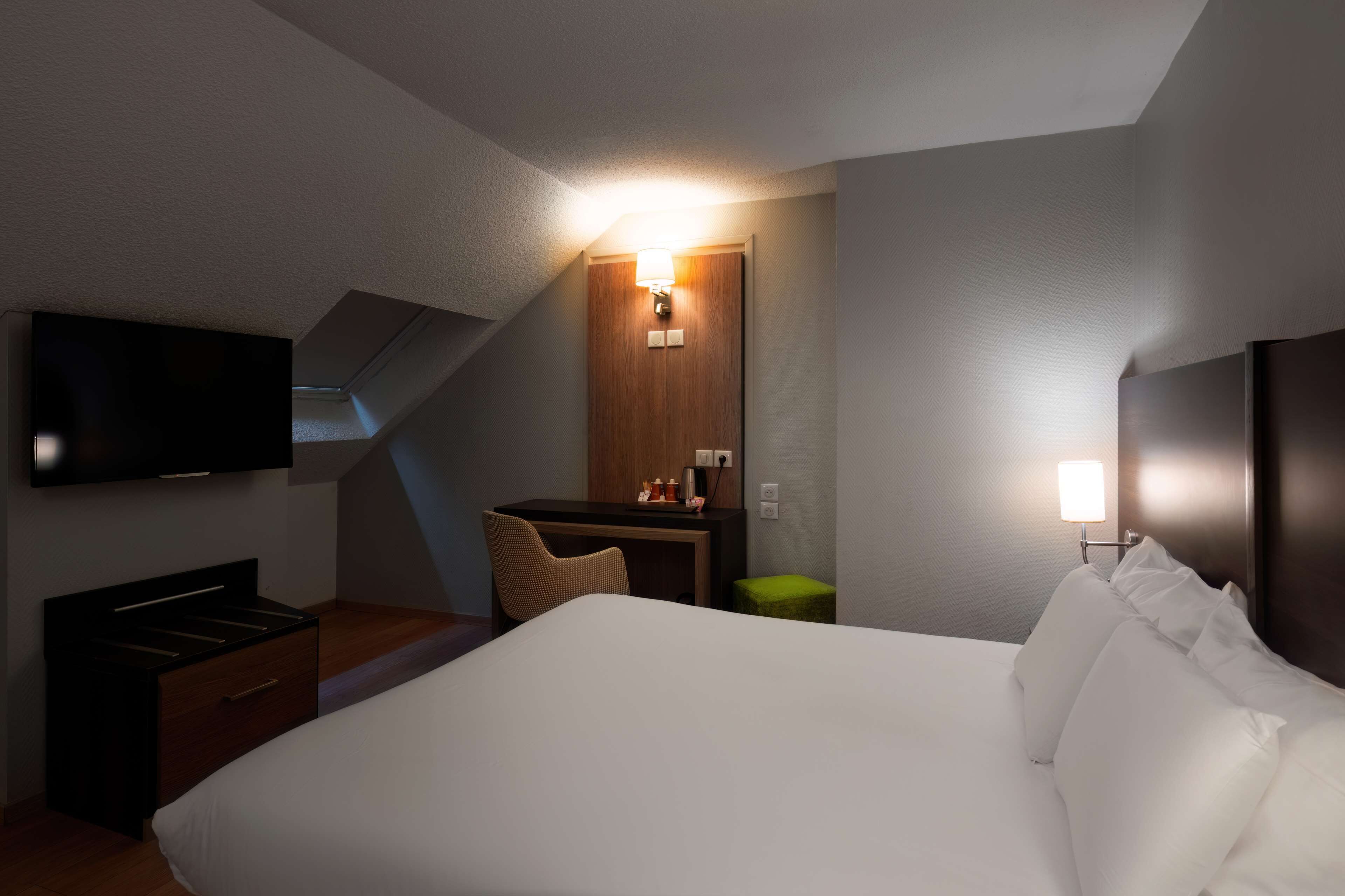 room, multiple beds | desk, soundproofing, free wifi, bed sheets