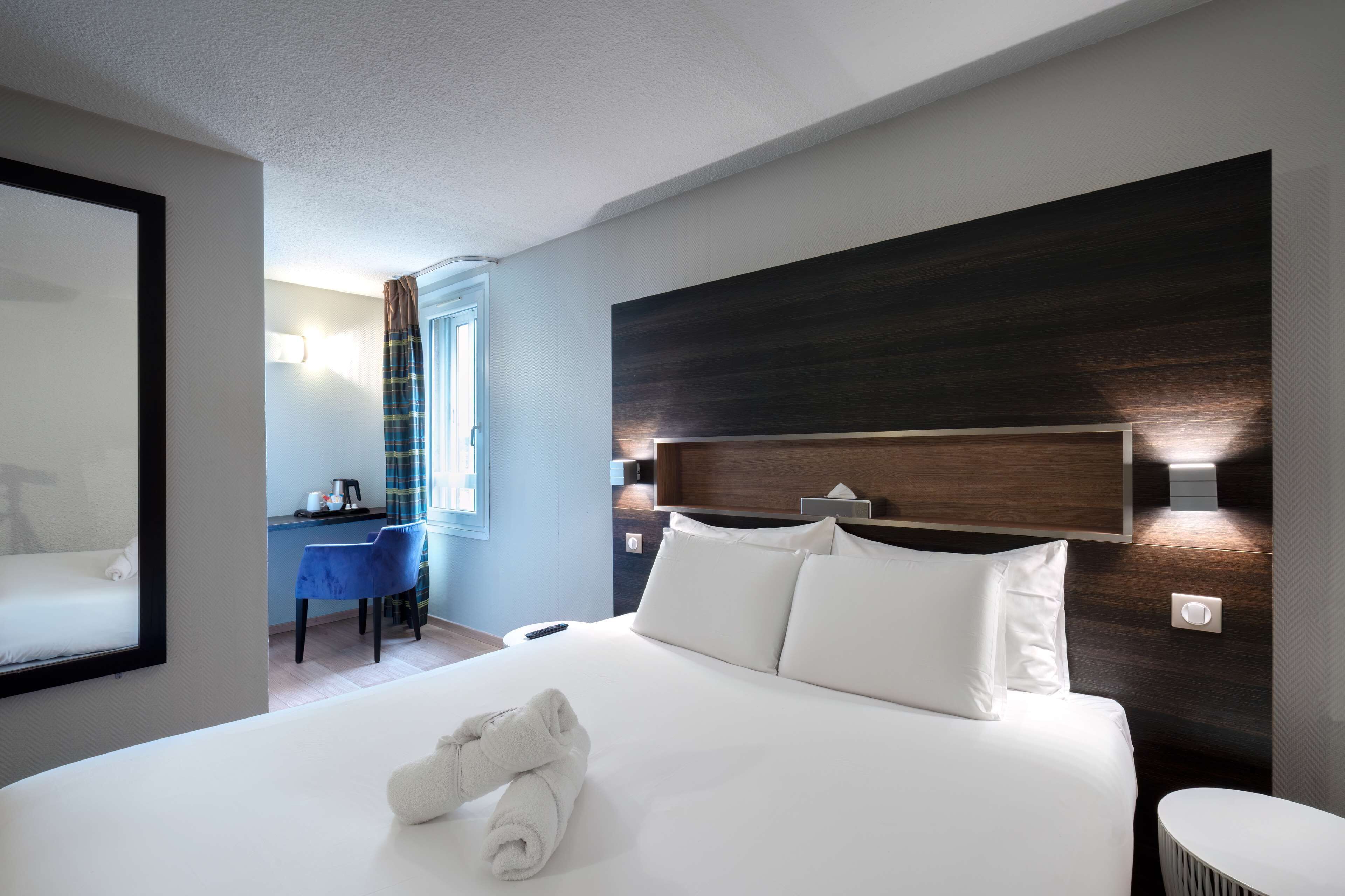 Superior Room, 1 Double Bed | Desk, soundproofing, free WiFi, bed sheets