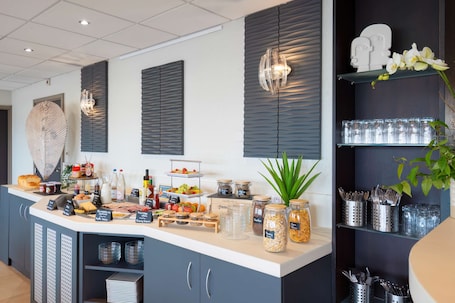 Morgenmadsbuffet hver dag (12.9 EUR pr. person)