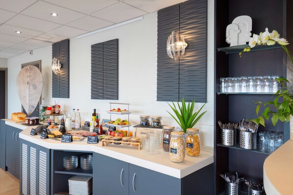 Daily buffet breakfast (EUR 12.9 per person)