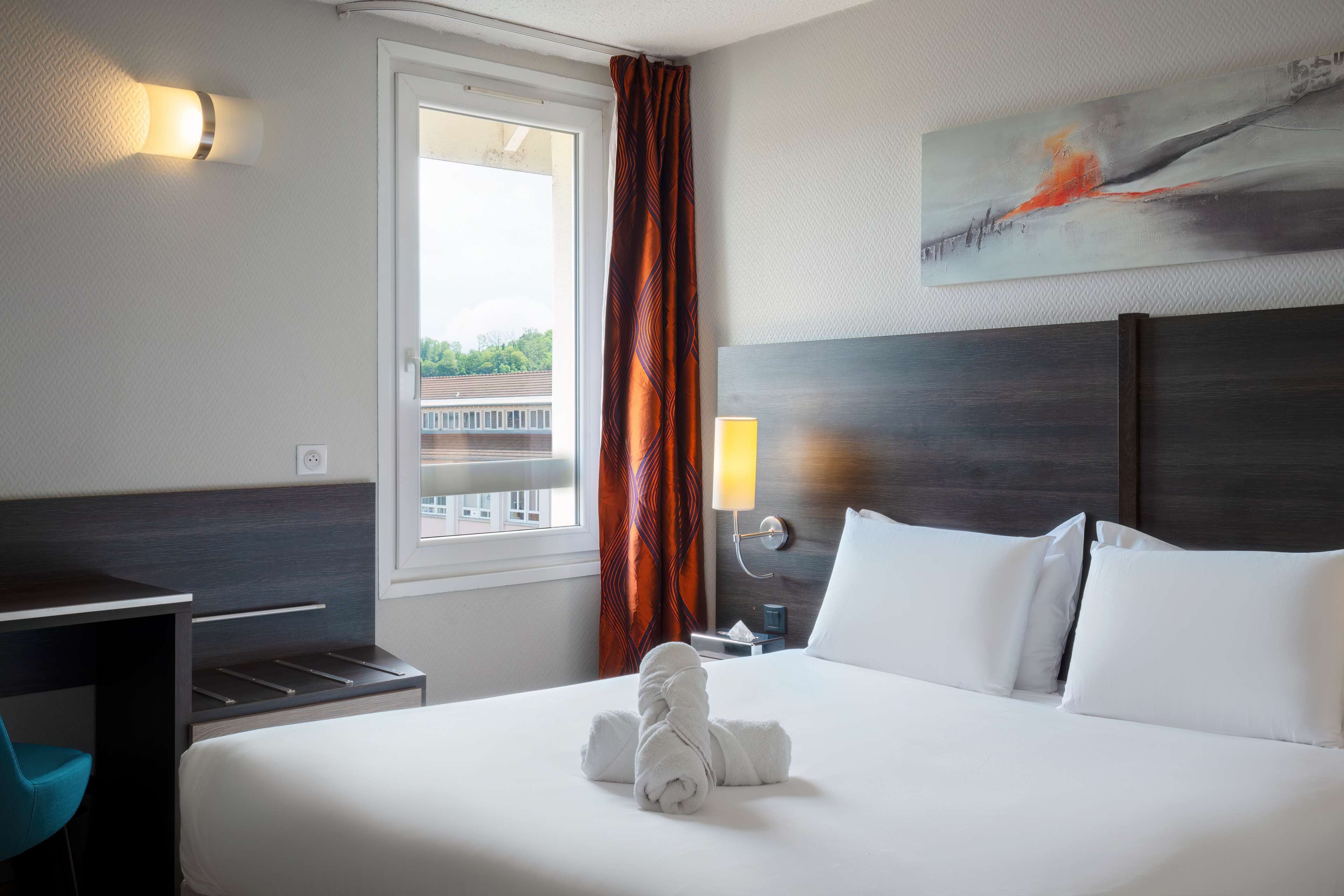 standard room, multiple beds | desk, soundproofing, free wifi, bed sheets