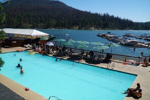 Outdoor pool, open 8 AM to 10 PM, pool umbrellas, sun loungers - The Pines Resort (Bass Lake)