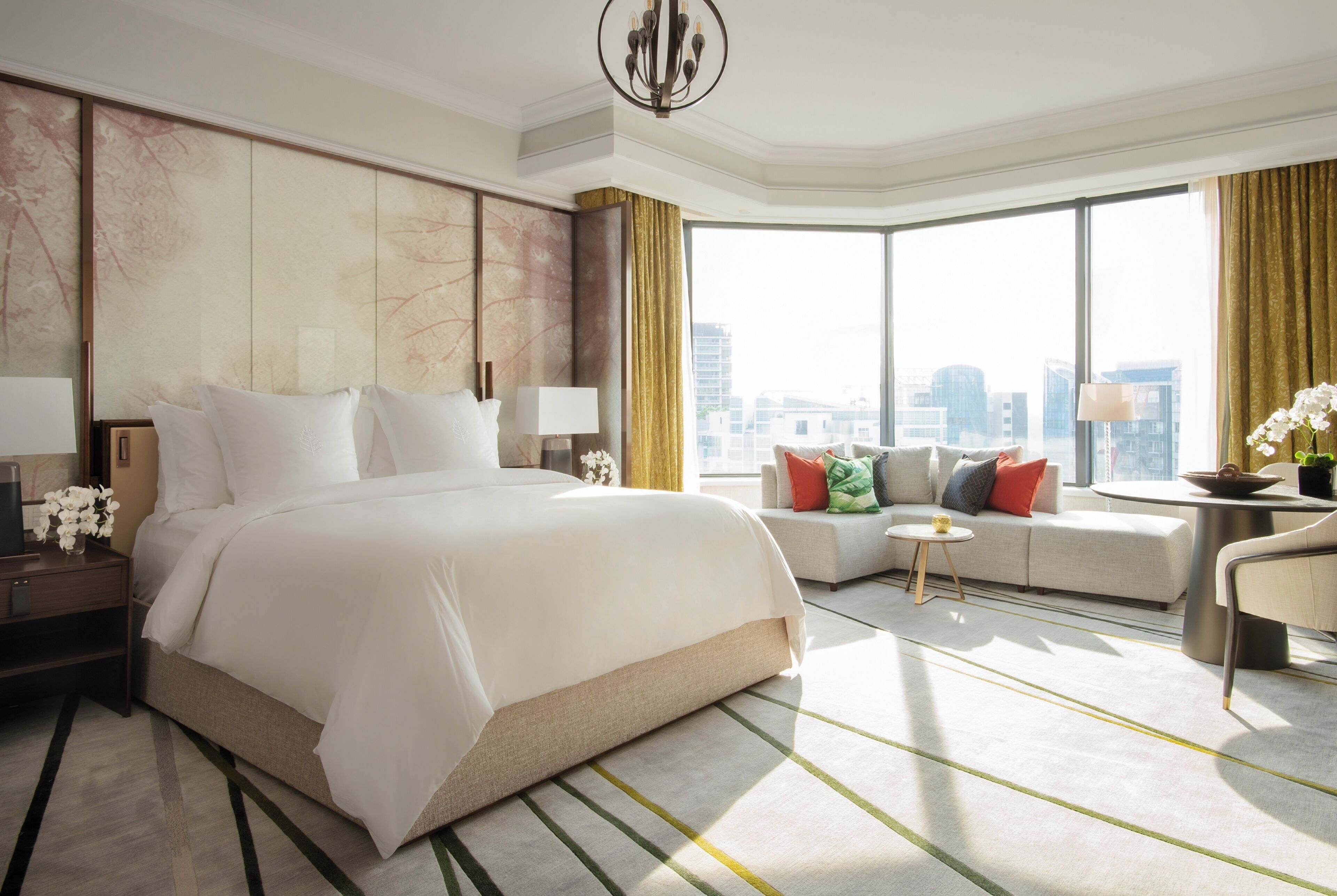 Royal One Bedroom Suite | Minibar, in-room safe, desk, laptop workspace