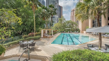 2 outdoor pools, open 9:30 AM to 7:00 PM, free pool cabanas