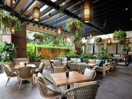 Four Seasons Hotel Singapore - Image 2