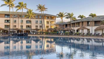 Outdoor pool, pool umbrellas, sun loungers