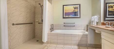 Een moderne badkamer met een douche, bad en een inlijsting afbeelding aan de muur.