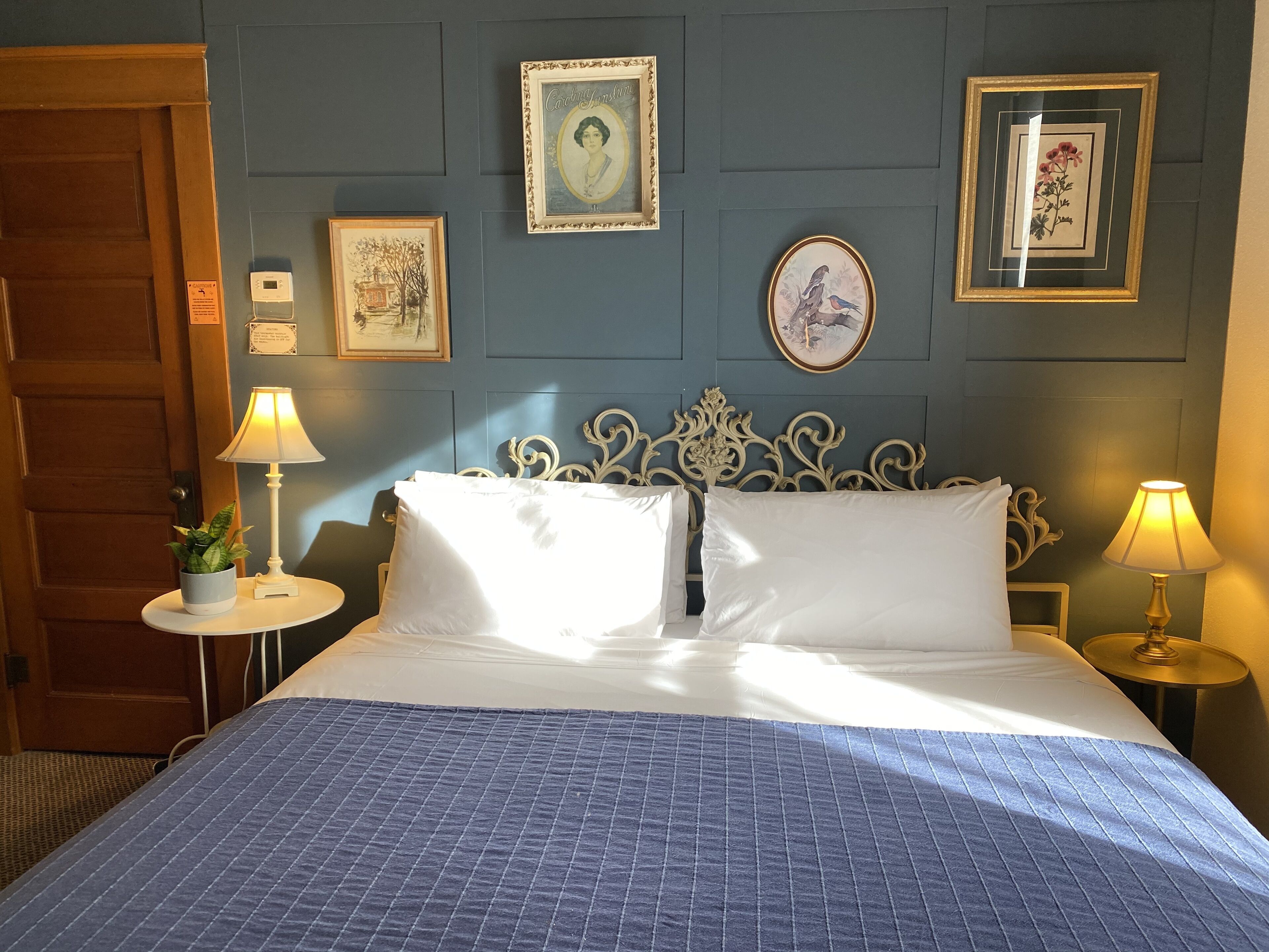 room, 1 king bed | individually decorated, individually furnished, iron/ironing board