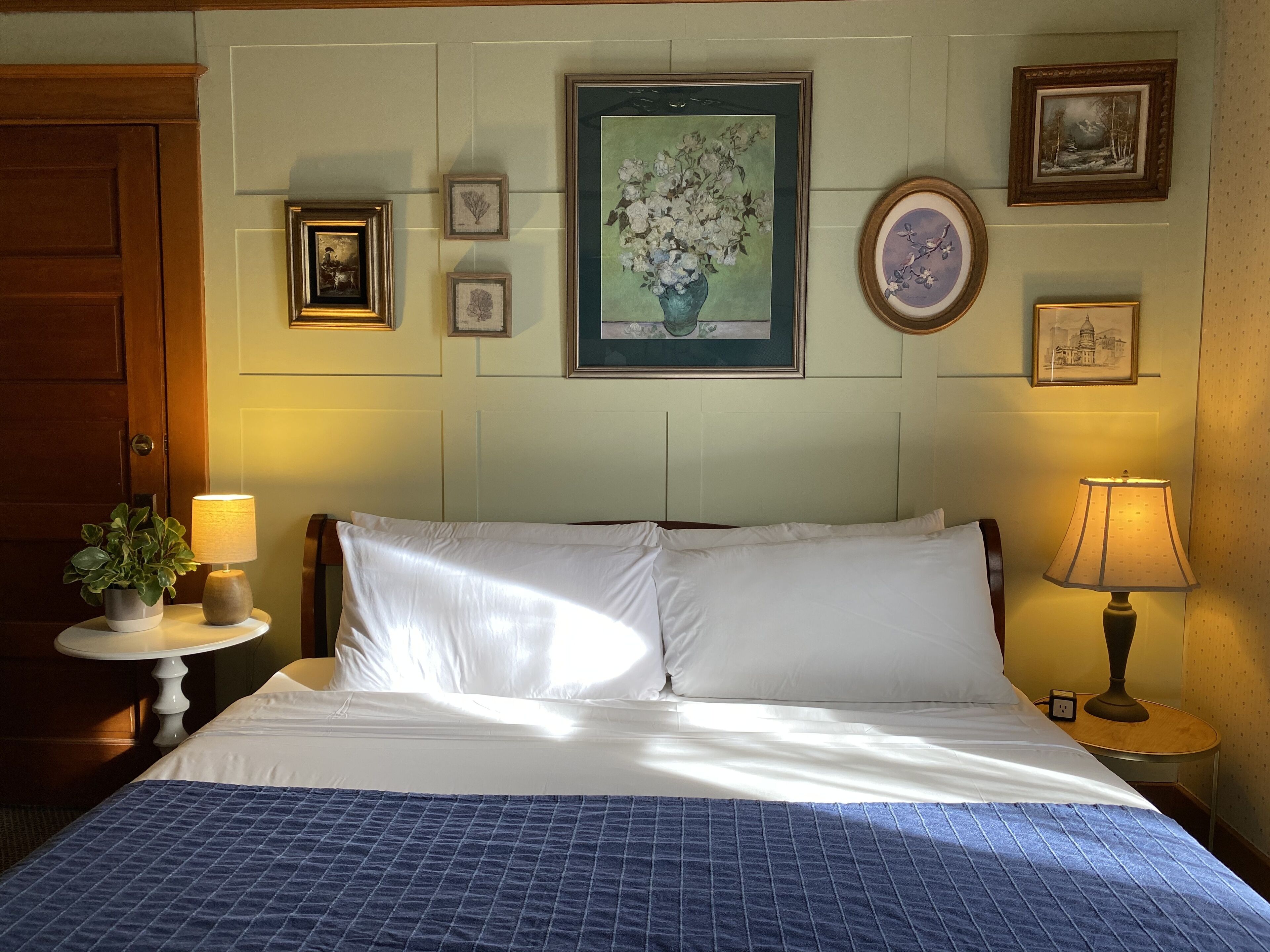 suite, 1 bedroom | individually decorated, individually furnished, iron/ironing board