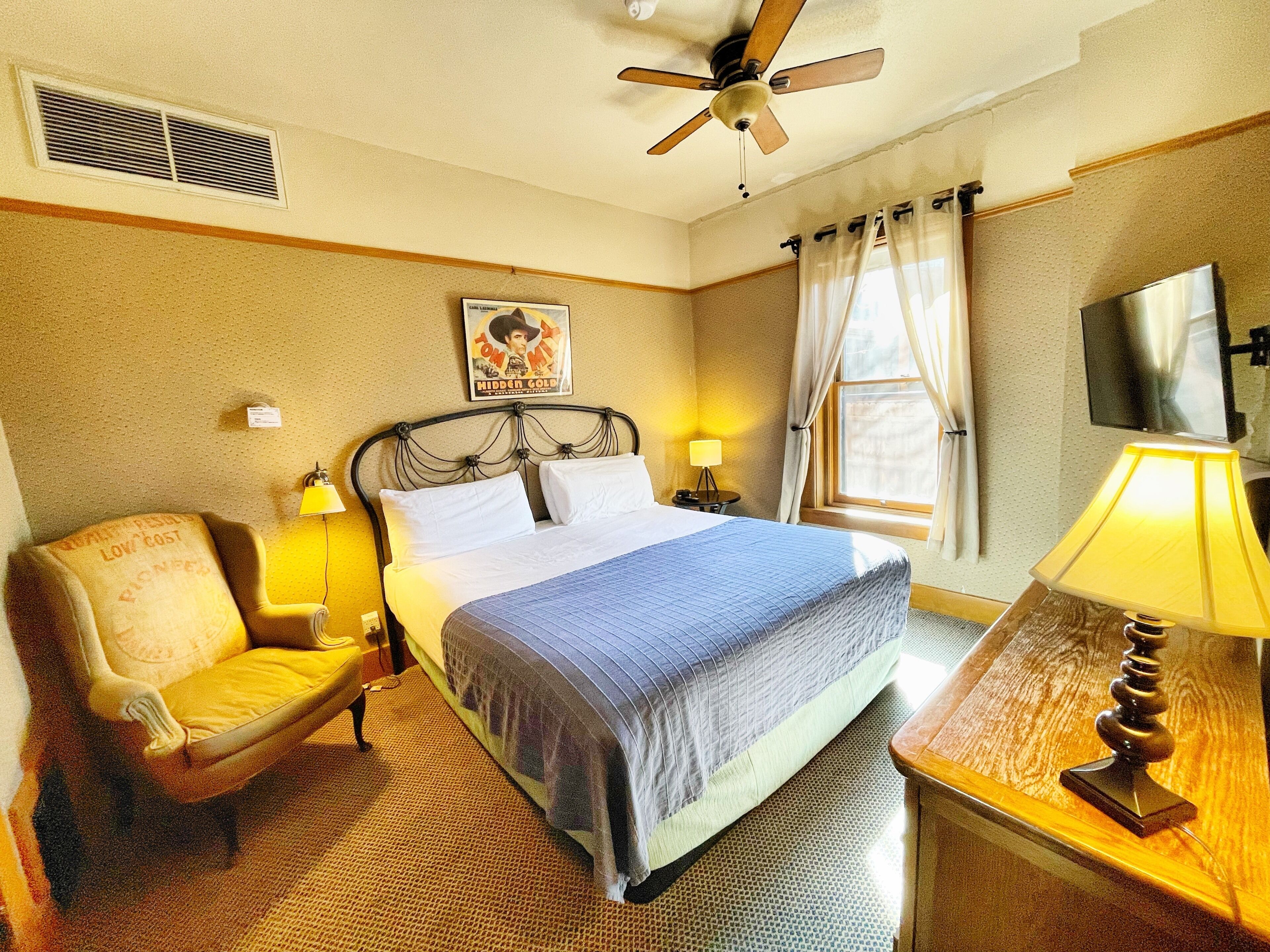 suite, 1 bedroom | individually decorated, individually furnished, iron/ironing board