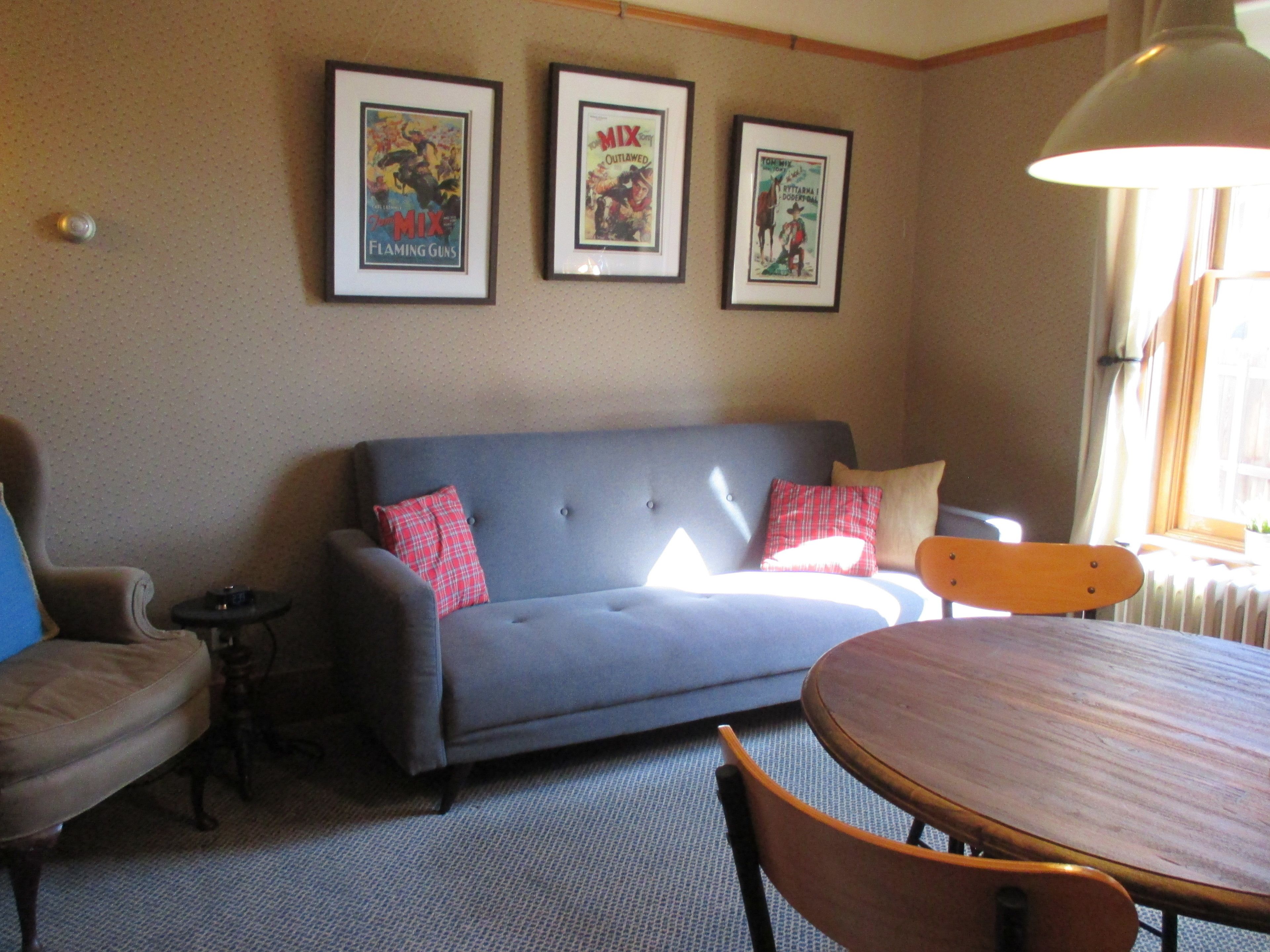 suite, 1 bedroom | living area | 40-inch smart tv with digital channels, tv, streaming services