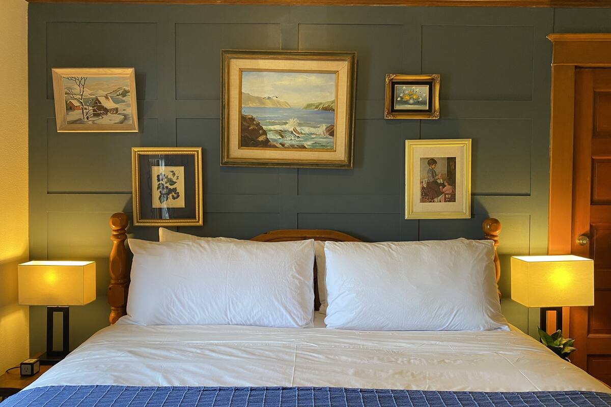suite, 1 bedroom | individually decorated, individually furnished, iron/ironing board
