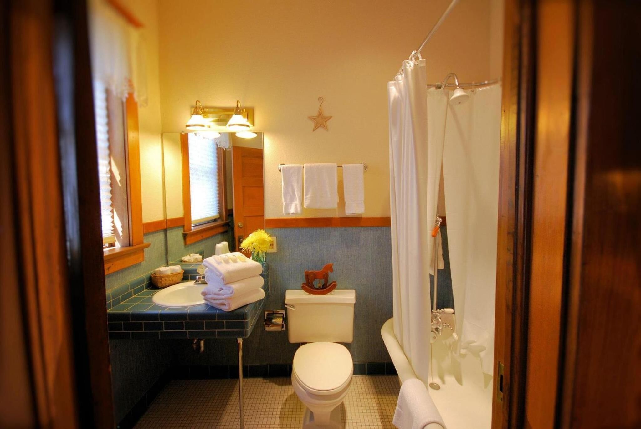 combined shower/bathtub, designer toiletries, hair dryer, towels