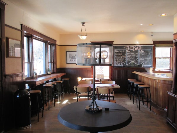 Bar (on property) - Hotel Vendome (Prescott)