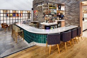 Bar (on property) - Holiday Inn Brentwood M25, Jct. 28 by IHG (Brentwood)