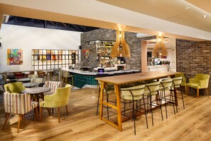 Bar (on property) - Holiday Inn Brentwood M25, Jct. 28 by IHG (Brentwood)
