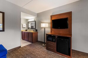 Desk, soundproofing, iron/ironing board, free cots/infant beds - Best Western Bridgeview Hotel (Superior)