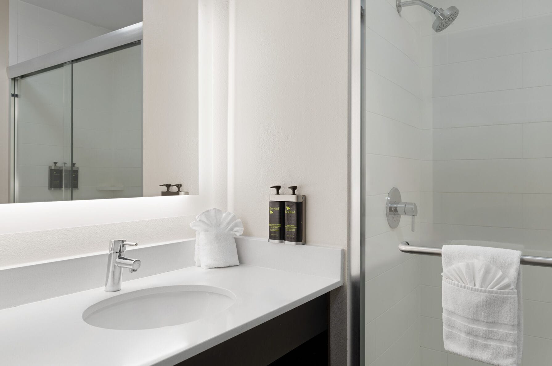 2 queen bed suite, non smoking with kitchenette | bathroom sink