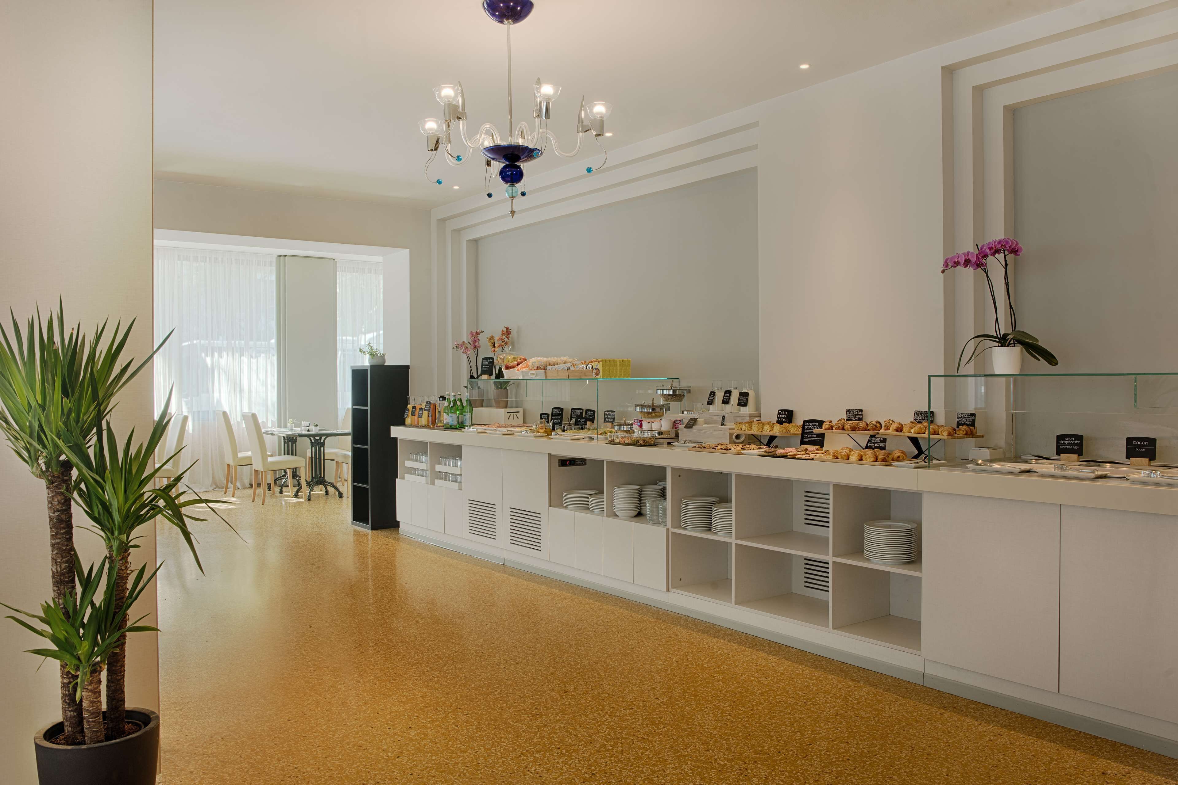 daily buffet breakfast for a fee