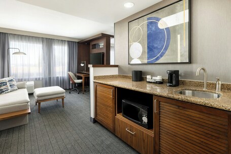 Courtyard by Marriott Los Angeles Woodland Hills - view 2