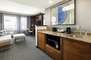 Deluxe Room, 1 King Bed with Sofa bed, Non Smoking | Hypo-allergenic bedding, pillowtop beds, desk, blackout drapes