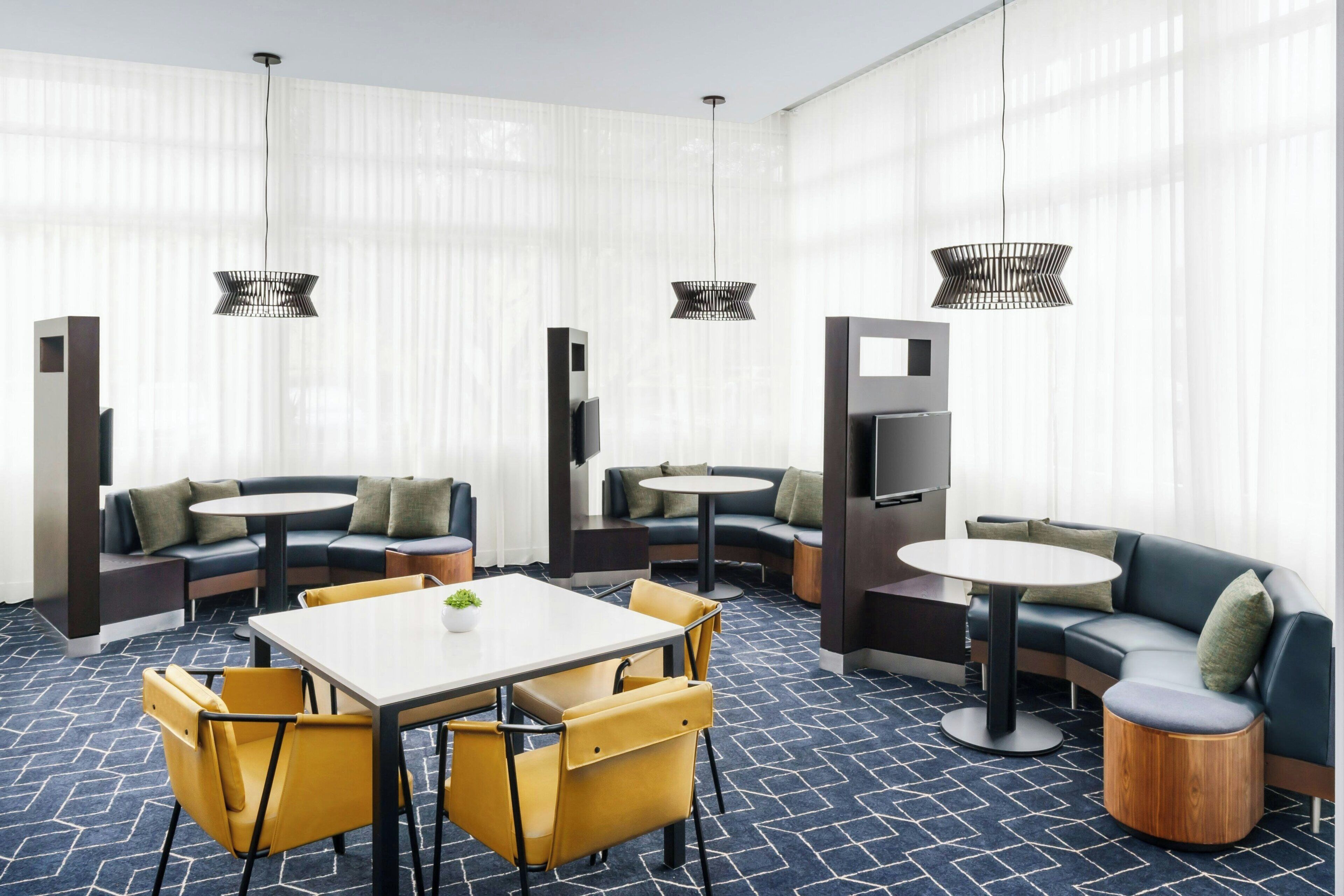 Photo - Courtyard by Marriott Los Angeles Woodland Hills