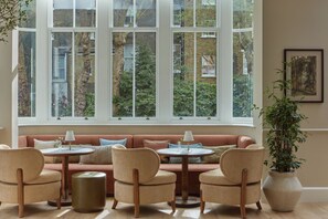 Breakfast, lunch, dinner served; British cuisine, garden views  - Miiro Templeton Garden (London)