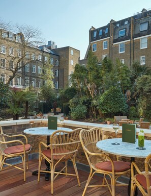 Bar (on property) - Miiro Templeton Garden (London)