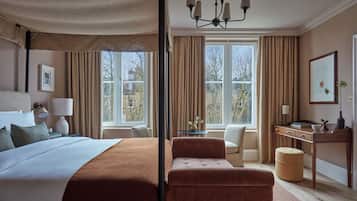 Junior Suite | 1 bedroom, in-room safe, laptop workspace, free WiFi