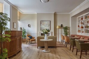 Reception - Miiro Templeton Garden (London)