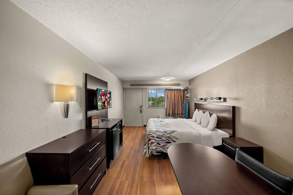 1 bedroom, desk, laptop workspace, blackout curtains