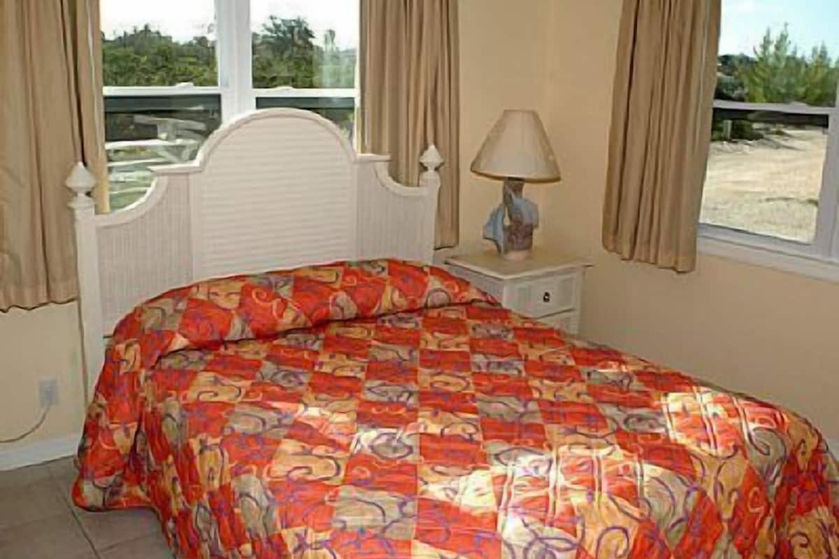 Beachfront Queen Villa 1 | 1 bedroom, iron/ironing board, cribs (free), WiFi (free)