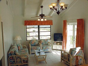 TV - Pelican Beach Villas (Marsh Harbour)