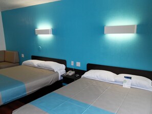 Escritorio, espacio para trabajar con un portátil, wifi gratis