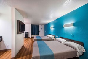 Een bureau, een laptopwerkplek, gratis wifi, beddengoed