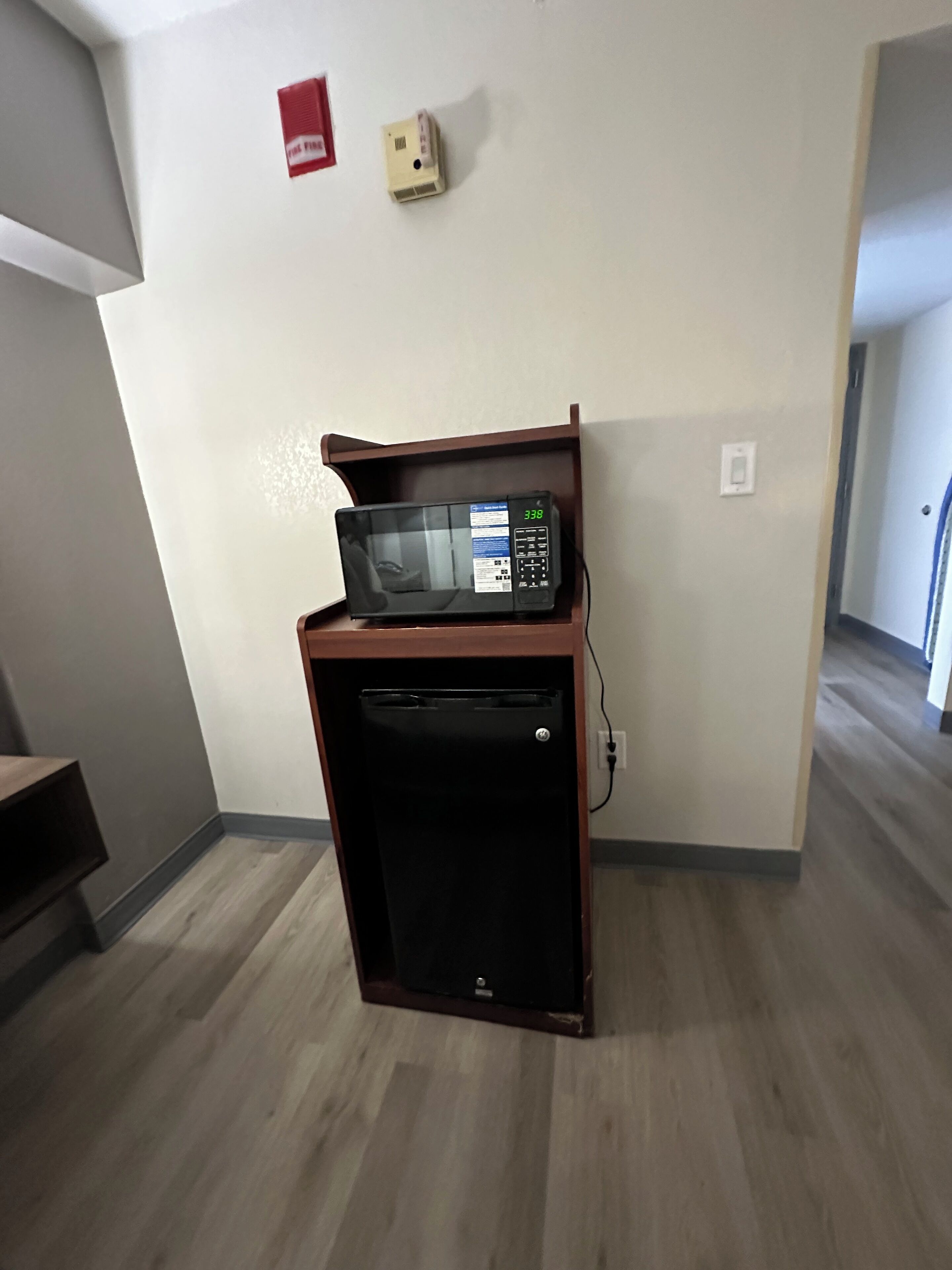 room, 1 king bed, accessible, non smoking | living area | 32-inch tv with cable channels