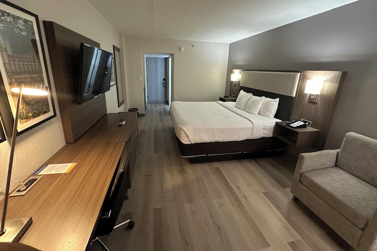 Kamar Standar, 1 Tempat Tidur King, Bebas Asap Rokok | Meja kerja, ruang kerja ramah laptop, dan setrika/meja setrika