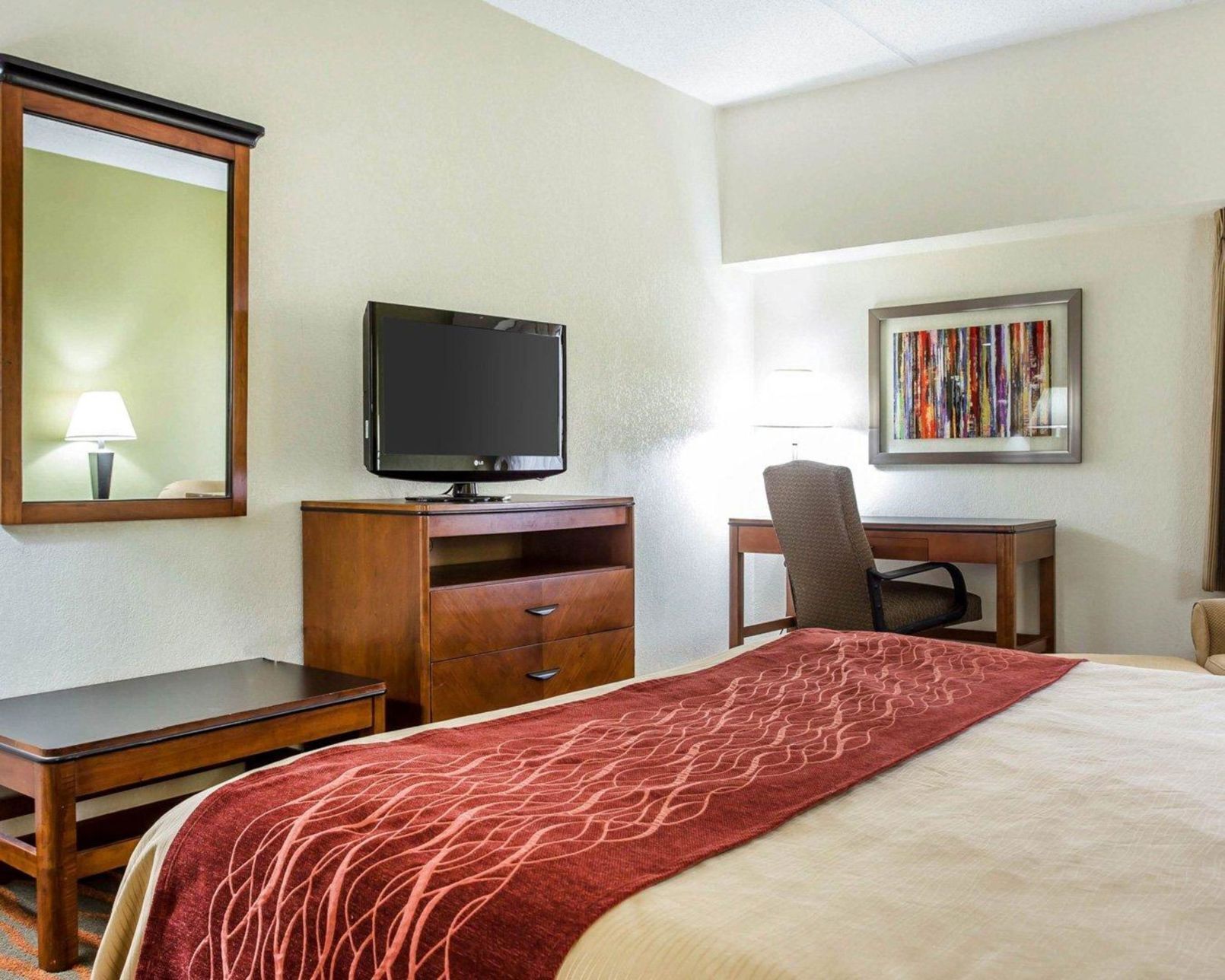 Desk, laptop workspace, iron/ironing board, free WiFi