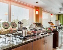 包含每日自助早餐