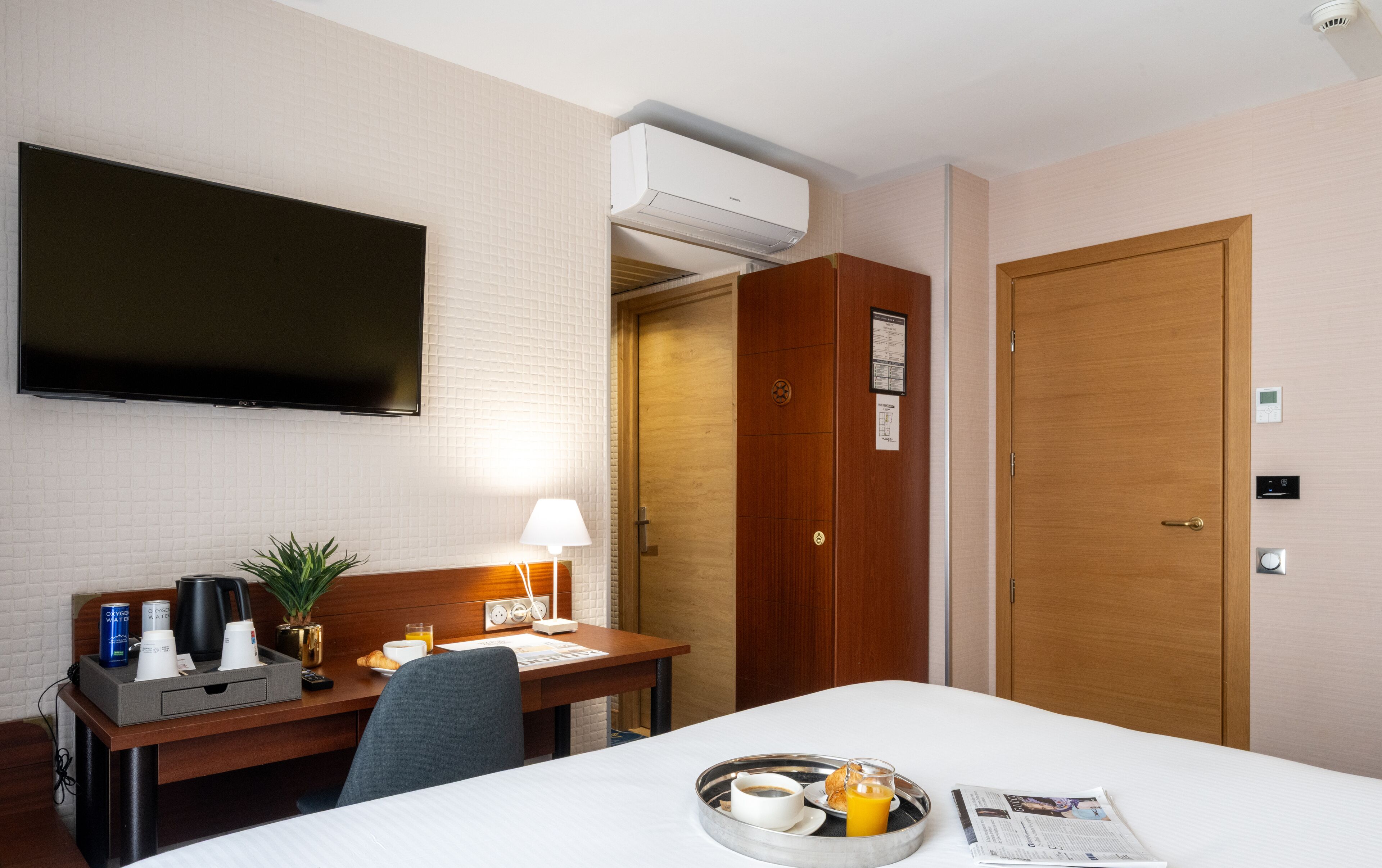 Habitación clásica doble (Saint Nicolas) | Ropa de cama de alta calidad y colchones con acolchado adicional