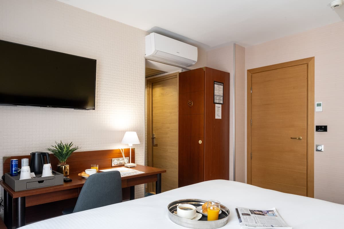 Dobbeltrom – classic (Saint Nicolas) | Sengetøy av topp kvalitet, senger med overmadrass og skrivebord