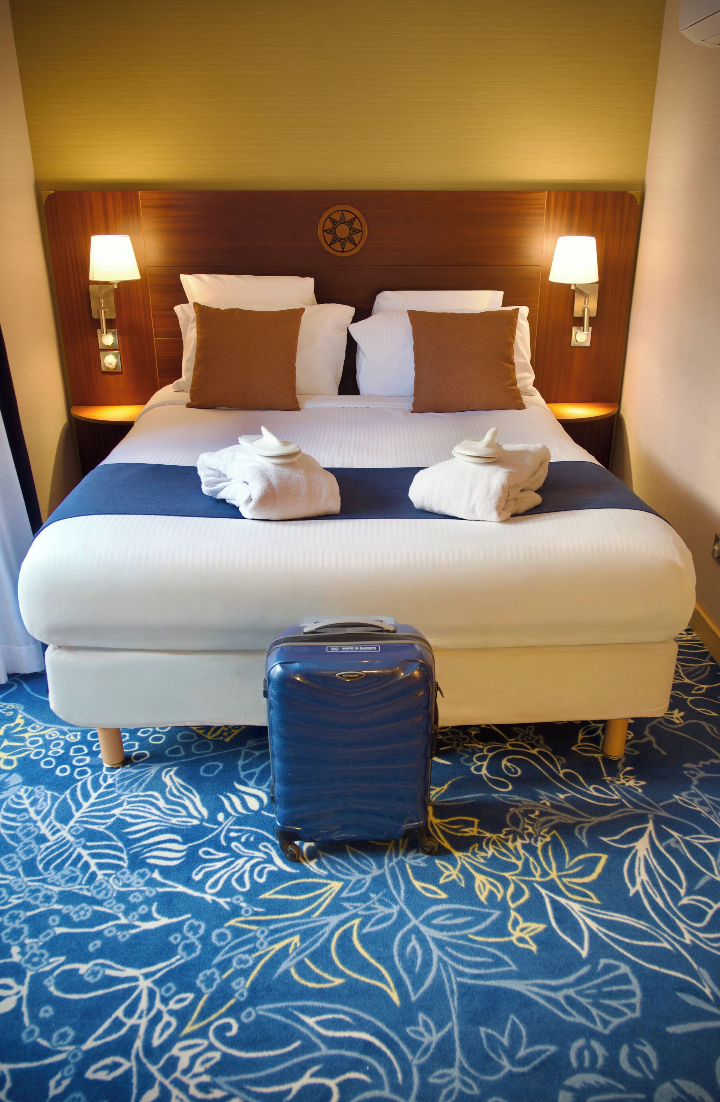 Discovery Room Streetside View on St Nicolas | Premium bedding, pillowtop beds, desk, laptop workspace