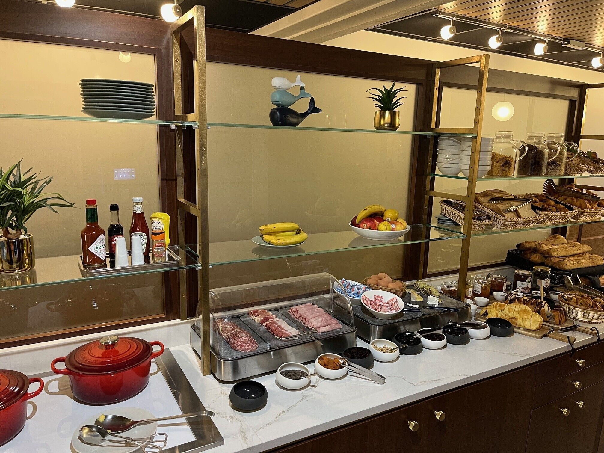 Daily buffet breakfast (EUR 18 per person)