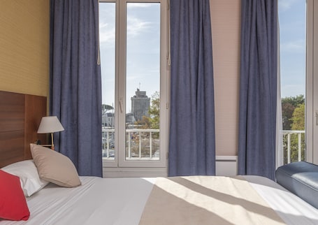 Ropa de cama de alta calidad, colchones con pillow-top y escritorio