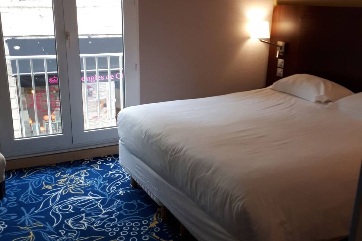 Premium bedding, pillowtop beds, desk, laptop workspace