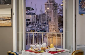 Daily buffet breakfast (EUR 16 per person)